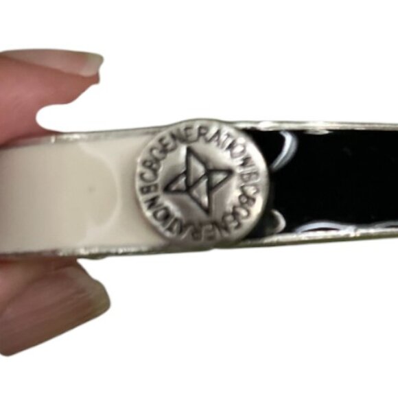 NWT BCBGENERATION COLOR BLOCK BANGLE WHITE BLACK HINGE BRACELET - Picture 3 of 3